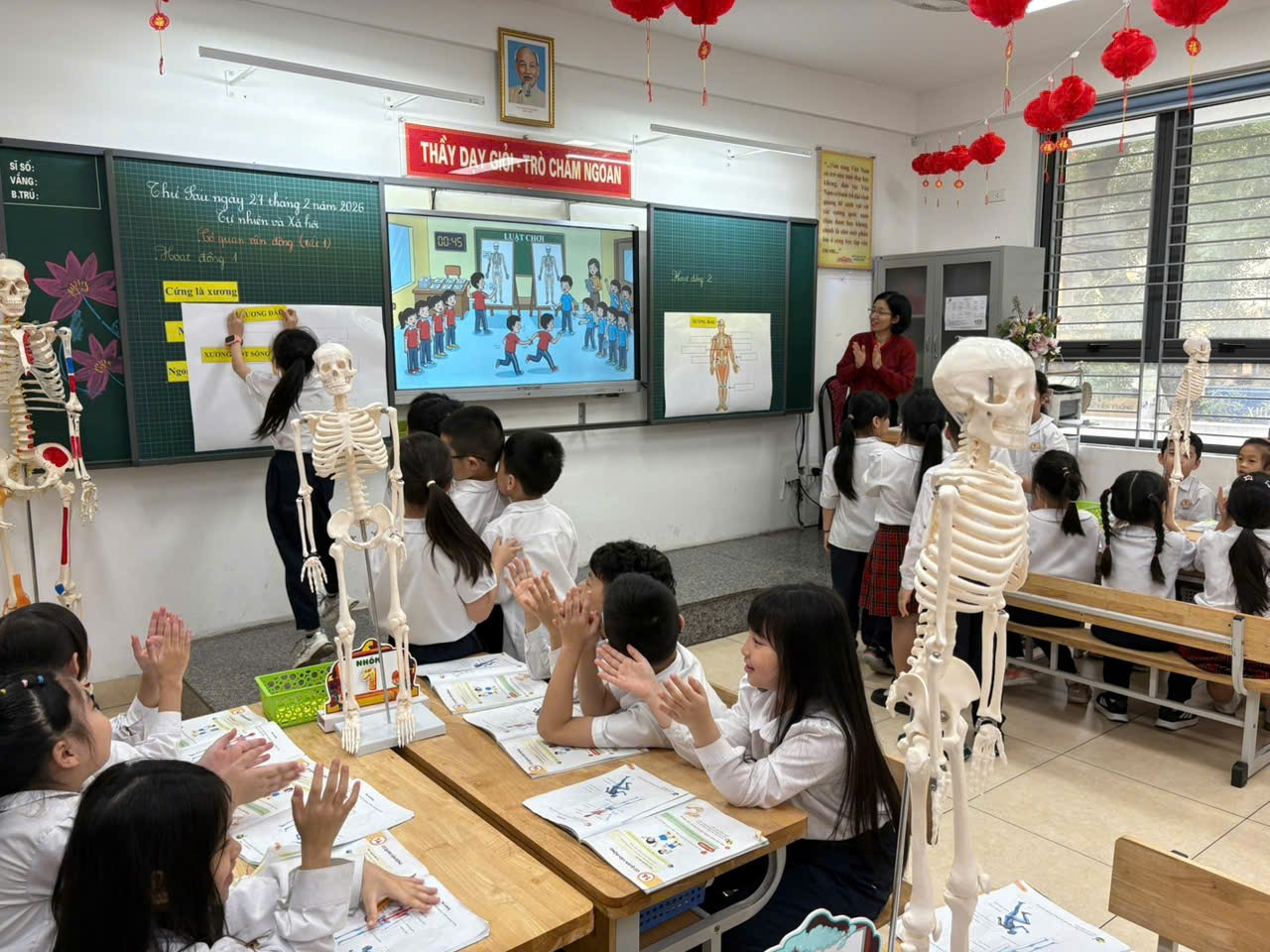 A group of kids in a classroom
AI-generated content may be incorrect.