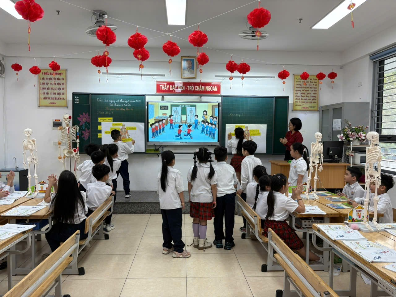 A group of children in a classroom
AI-generated content may be incorrect.