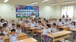Ở nhà chống dịch- Rèn luyện thể thao cùng cô trò 1A