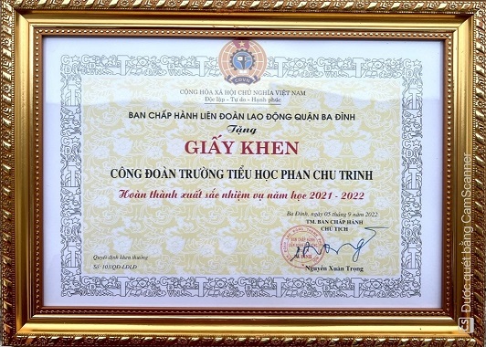 Công đoàn trường TH Phan Chu Trinh vinh dự đón nhận Giấy khen Hoàn thành Xuất sắc nhiệm vụ năm học 2021-2022