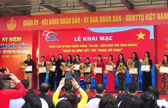 Học sinh Trường Tiểu học Phan Chu Trinh đạt giải cao trong Cuộc thi Vẽ tranh chào mừng kỉ niệm 50 năm Chiến thắng HN - ĐBP trên không