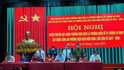 Thầy trò trường TH Phan Chu Trinh tưng bừng trong các tiết mục văn nghệ trong Hội nghị  Tuyên truyền xây dựng phường điểm về kỷ cương và văn minh đô thị của phường Điện Biên