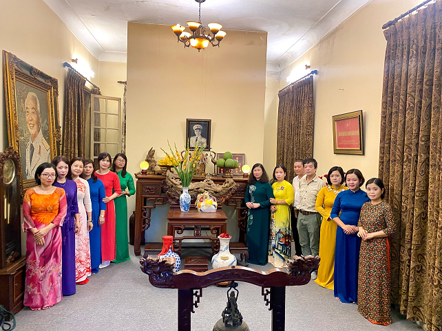 Dâng hương tưởng nhớ Đại tướng Võ Nguyên Giáp