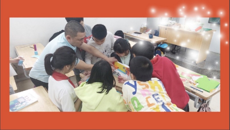 Học sinh lớp 5A trường Tiểu học Phan Chu Trinh say sưa, sáng tạo trong giờ học Mĩ thuật