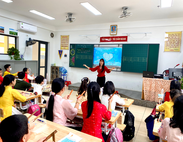 Tổ VTM Trường Tiểu học Phan Chu Trinh xây dựng tiết chuyên đề Âm nhạc lớp 5 – Nơi học sinh được thể hiện năng khiếu của mình