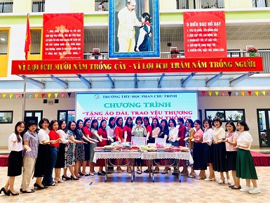 Công đoàn trường Tiểu học Phan Chu Trinh tích cực hưởng ứng chương trình “Tặng áo dài – Trao yêu thương – Gìn giữ nét đẹp truyền thống”