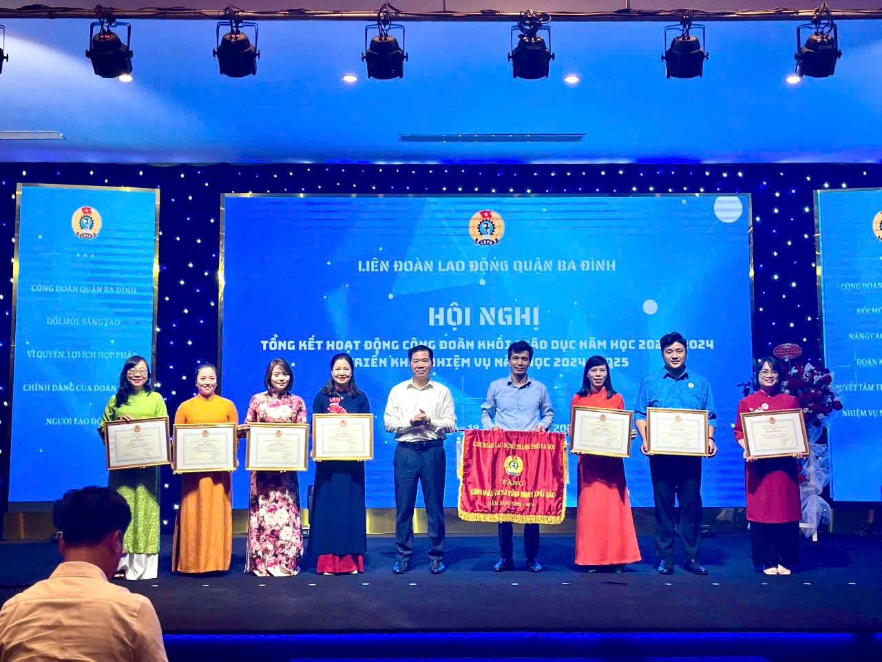 Trường Tiểu học Phan Chu Trinh tham dự Hội nghị tổng kết hoạt động Công đoàn do Liên đoàn Lao động Quận Ba Đình tổ chức