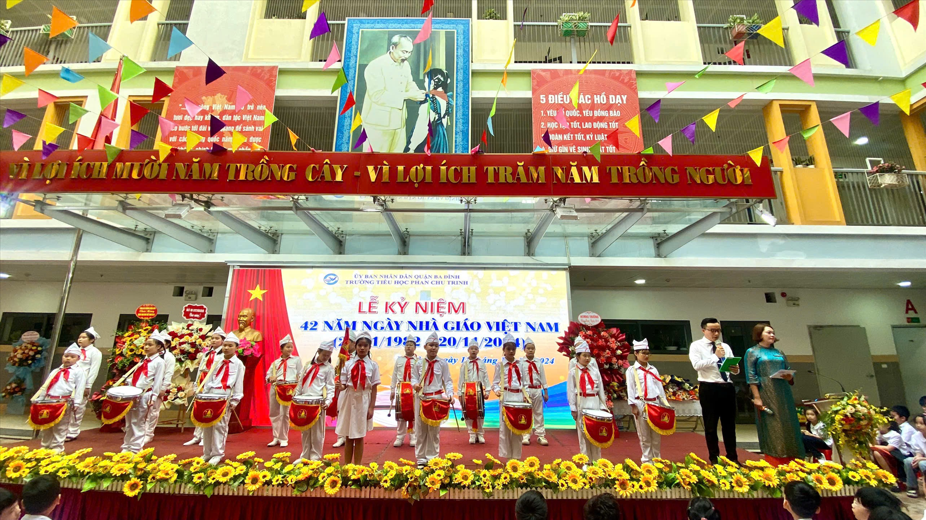 Chương trình kỉ niệm 42 năm Ngày Nhà giáo Việt Nam 20-11