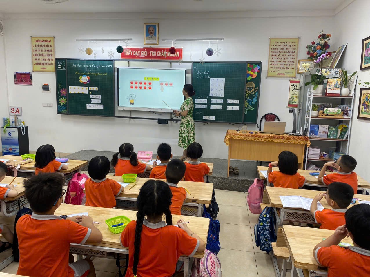 Tổ chuyên môn khối 2 trường TH Phan Chu Trinh  tham gia Hội giảng - Hội học chào mừng ngày Nhà giáo Việt Nam 20/11