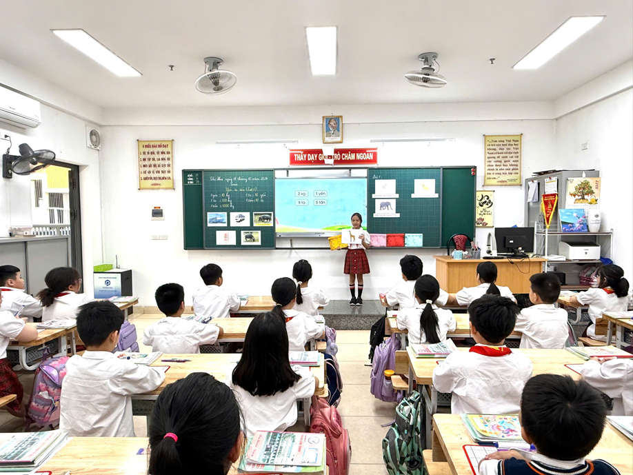 Cô và trò khối lớp 4 tưng bừng Hội giảng - Hội học  chào mừng ngày Nhà giáo Việt Nam 20 - 11