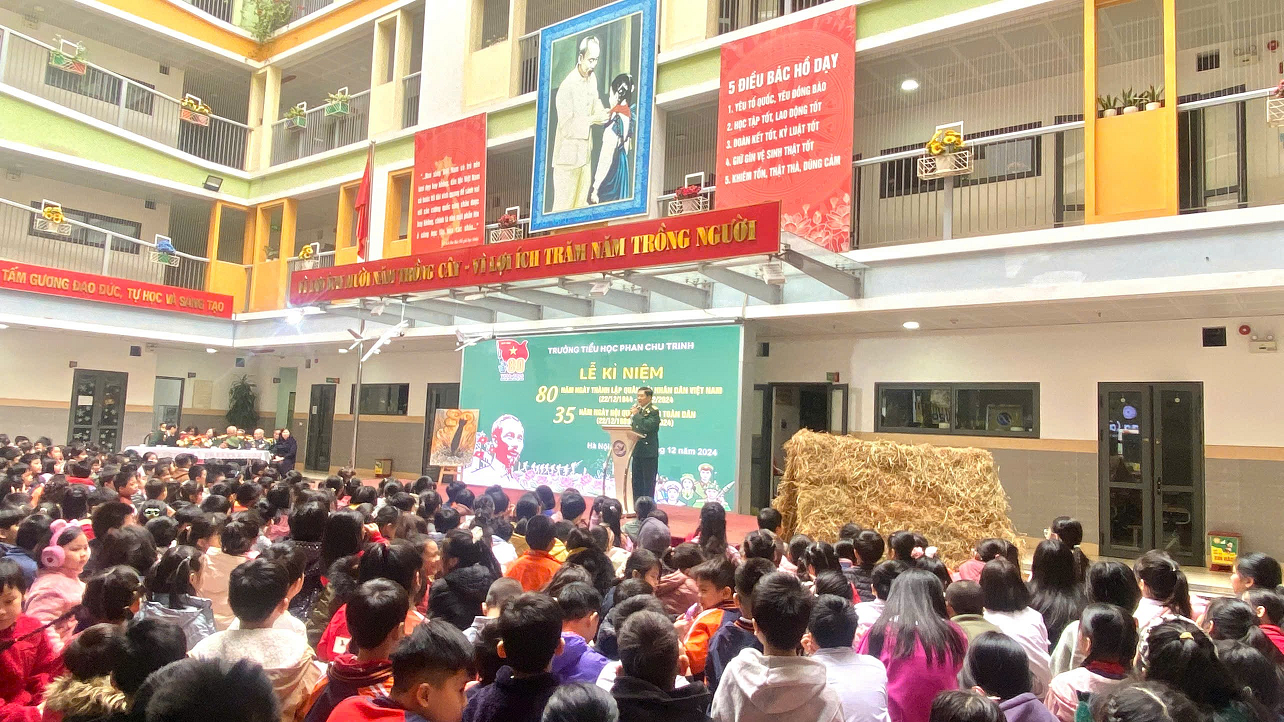 Trường Tiểu học Phan Chu Trinh long trọng tổ chức  Lễ kỉ niệm 80 năm ngày thành lập quân đội nhân dân Việt Nam, 35 năm ngày hội Quốc phòng toàn dân