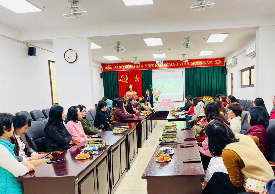Gặp mặt chúc mừng các đồng chí đã từng công tác trong quân ngũ và CB-GV-NV là hậu phương của các đồng chí bộ đội nhân ngày truyền thống 22/12
