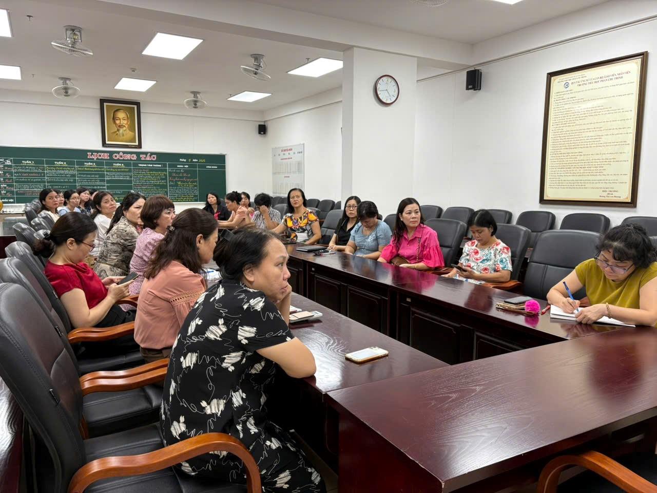 Trường Tiểu học Phan Chu Trinh – Ba Đình – Hà Nội tập huấn phương pháp giảng dạy Kỹ năng sống cho giáo viên Năm học 2025 – 2026 để nâng cao chất lượng giáo dục toàn diện