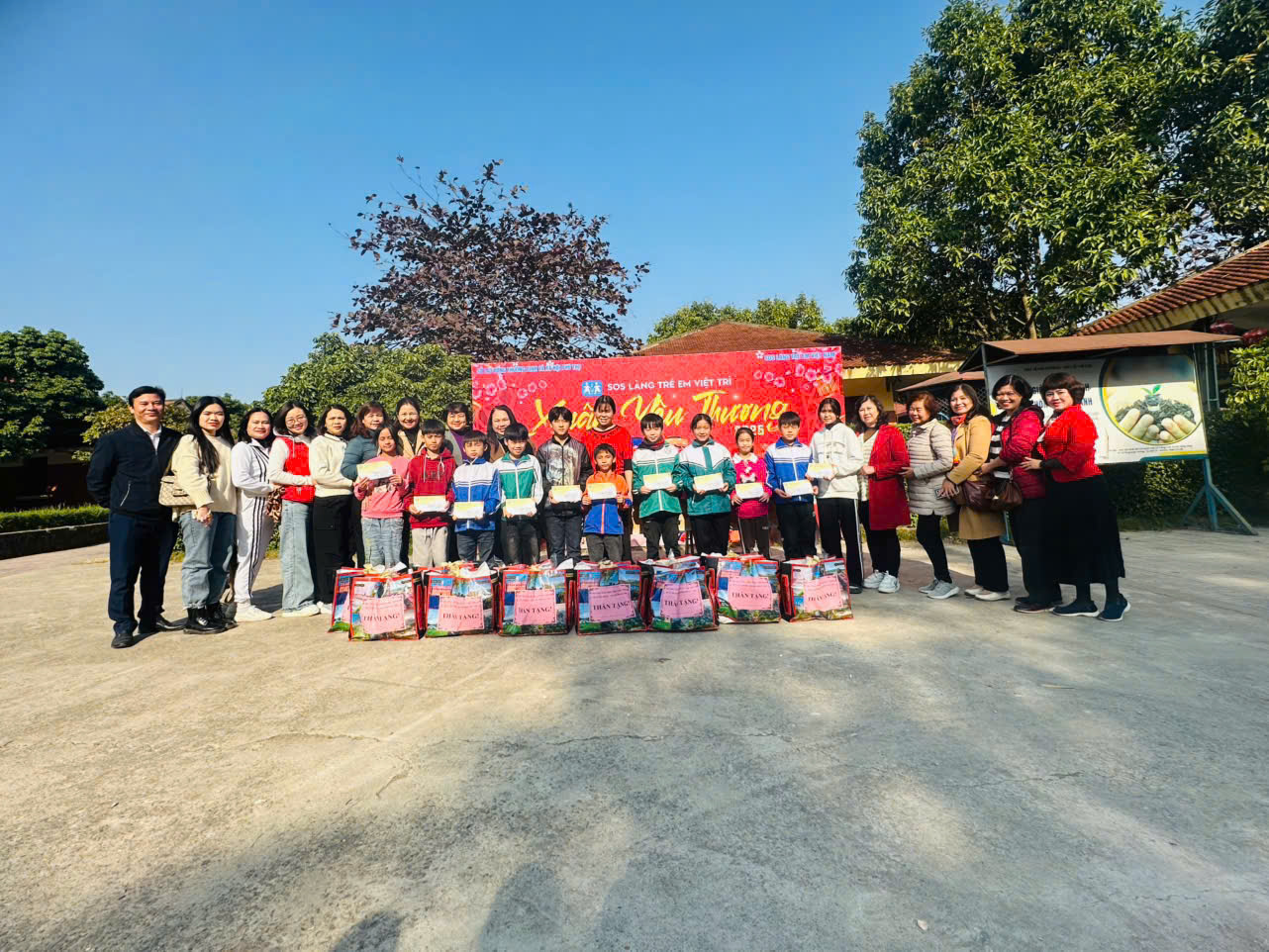 Một ngày tràn ngập yêu thương tại Làng trẻ em SOS Việt Trì