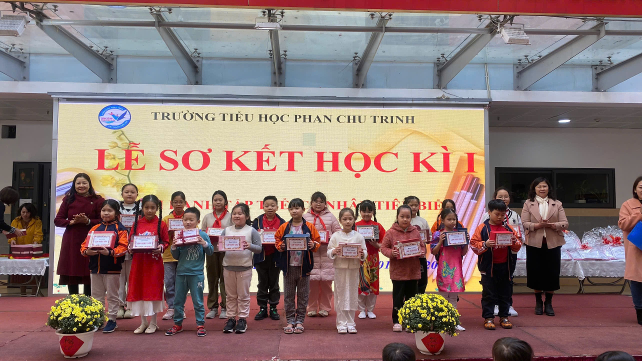 Trường Tiểu học Phan Chu Trinh tổ chức lễ Sơ kết học kì I năm học 2024-2025