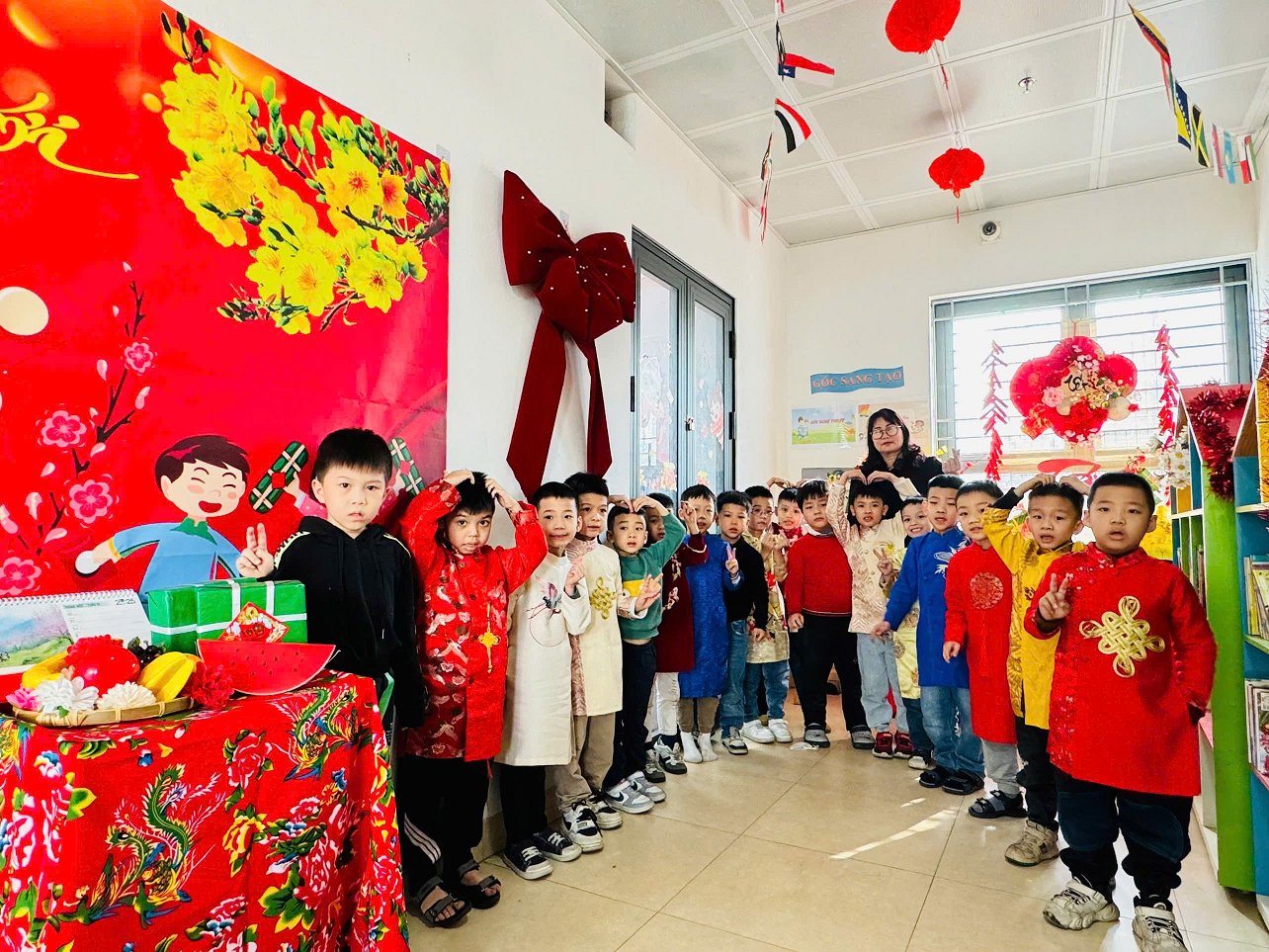 Không khí Tết đã về với thư viện trường em