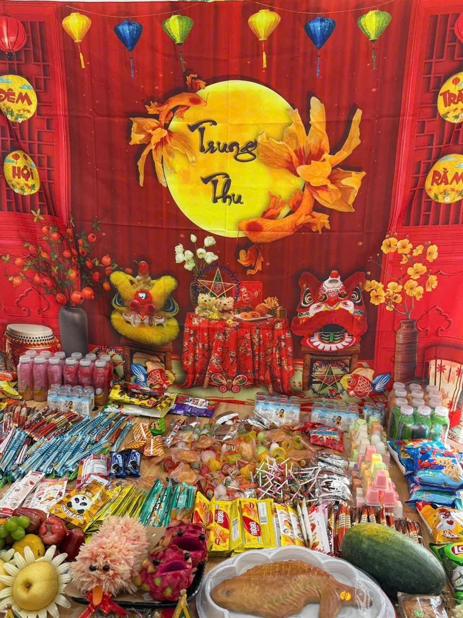 Trung thu rực rỡ, 2A thêm vui, cùng nhau tỏa sáng,  đoàn kết yêu thương