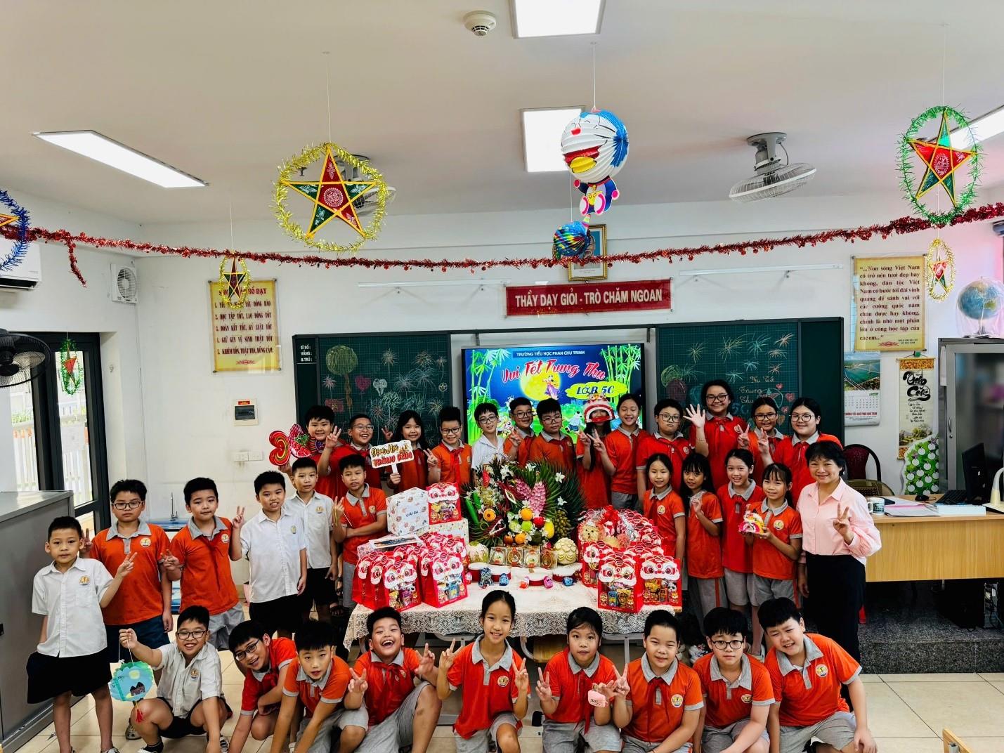 Rộn Ràng Trung Thu 5C: Lớp Học Hóa Sân Khấu Tuổi Thơ