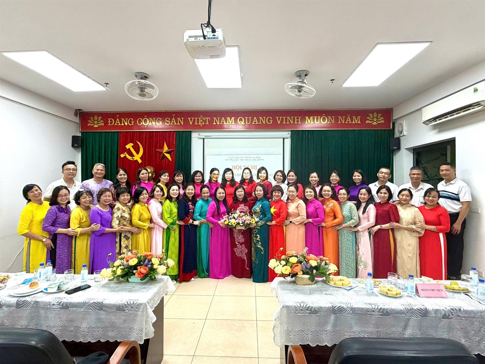 Trường Tiểu học Phan Chu Trinh tổ chức Hội nghị Cán bộ - Viên chức và người lao động năm học 2025-2026