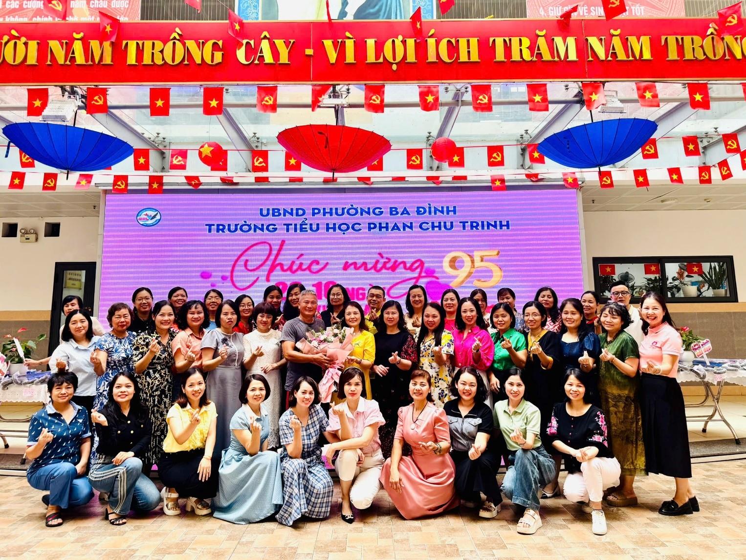 Trường Tiểu học Phan Chu Trinh tổ chức buổi gặp mặt CB – GV – NV chúc mừng ngày Phụ nữ Việt Nam 20/10/2025