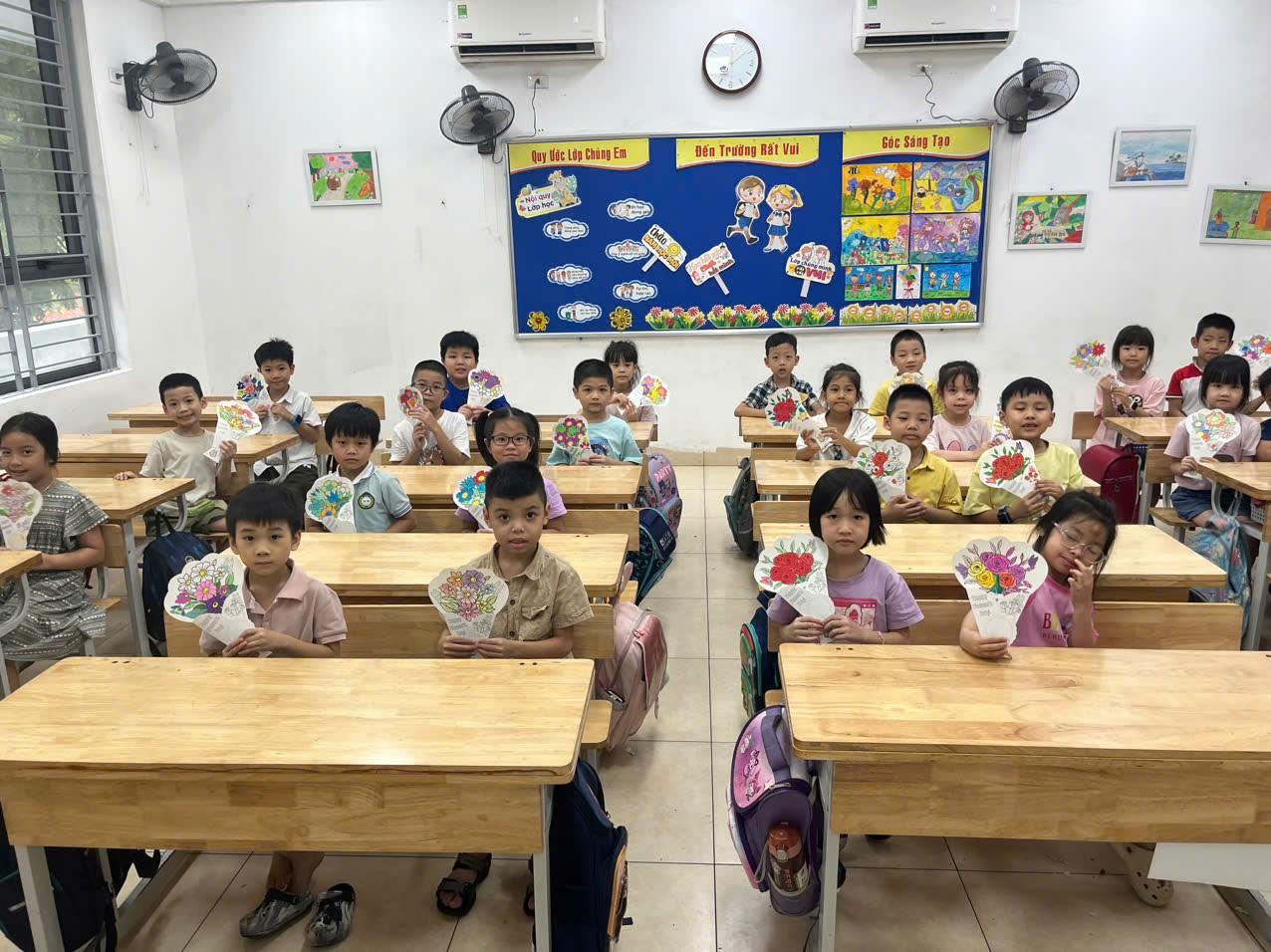 🌸 LỚP 2B VUI TƯƠI TỔ CHỨC HOẠT ĐỘNG CHÀO MỪNG NGÀY PHỤ NỮ VIỆT NAM 20/10 🌸