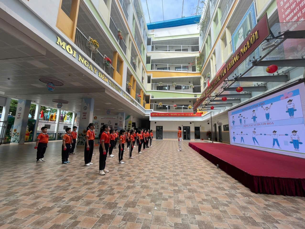 Phát huy năng lực tự chủ, tích cực, sáng tạo của học sinh qua tiết chuyên đề Giáo dục thể chất lớp 5B – Tổ VTM trường Tiểu học Phan Chu Trinh