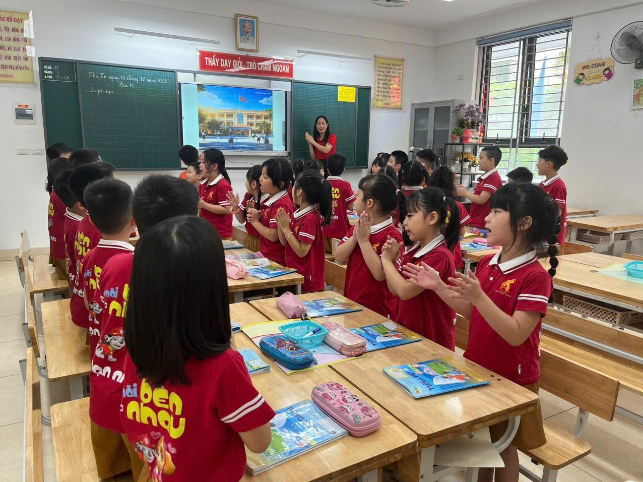 Giáo viên khối 2 Trường Tiểu học Phan Chu Trinh sôi nổi với  Hội giảng – Hội học chào mừng Ngày Nhà giáo Việt Nam 20/11