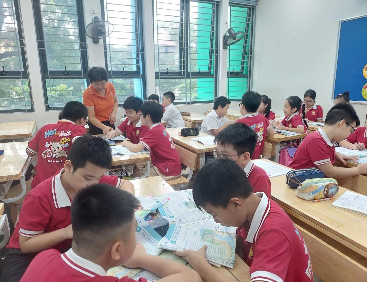 Khối 5 tích cực đổi mới phương pháp dạy học trong phong trào hội giảng – hội học