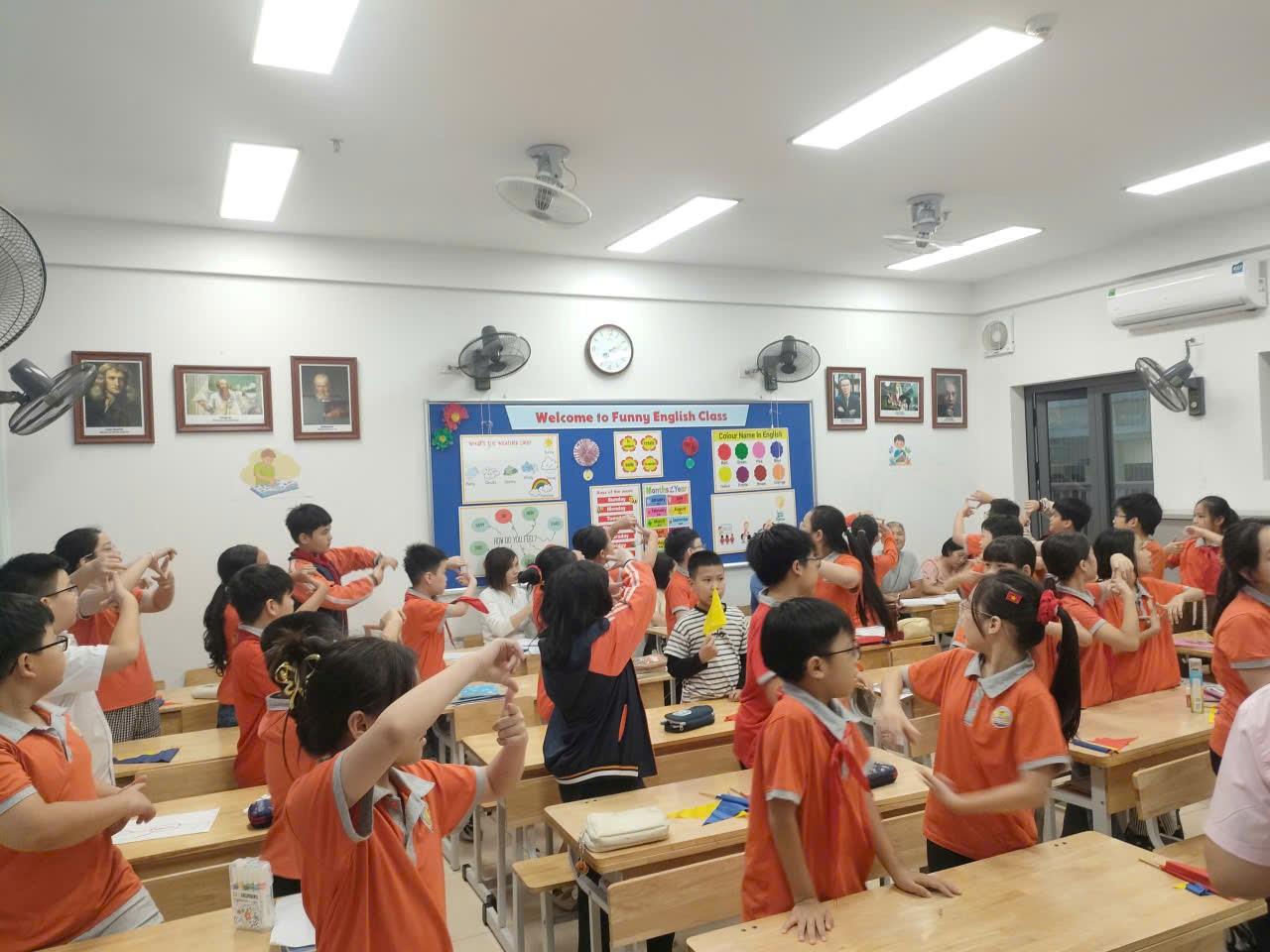 Tưng bừng Hội giảng – Hội học chào mừng ngày Nhà giáo Việt Nam 20-11 của các cô giáo bộ môn tiếng Anh