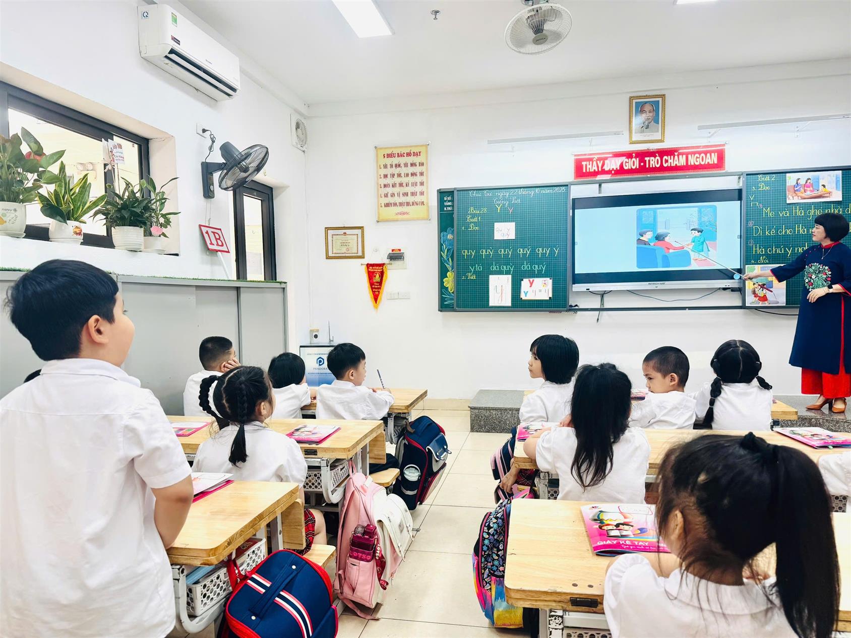 KHỐI 1 TRƯỜNG TH PHAN CHU TRINH SÔI NỔI THAM GIA PHONG TRÀO HỘI GIẢNG-HỘI HỌC CHÀO MỪNG NGÀY NHÀ GIÁO VIỆT NAM