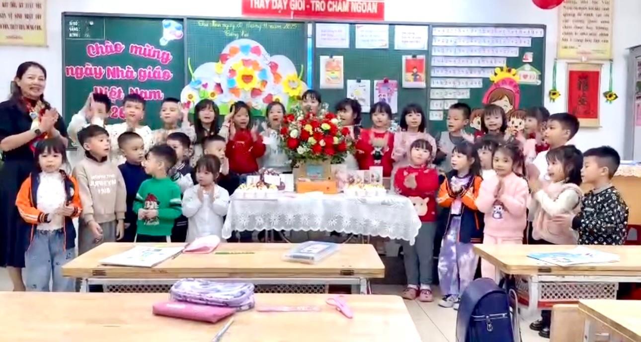 Thầy Cô ơi, chúng em yêu Cô/Thầy!