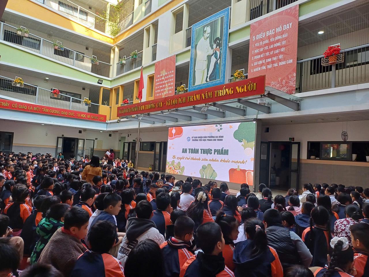 Trường Tiểu học Phan Chu Trinh tổ chức buổi tuyên truyền “An toàn thực phẩm – Bí quyết để trở thành siêu nhân khỏe mạnh”