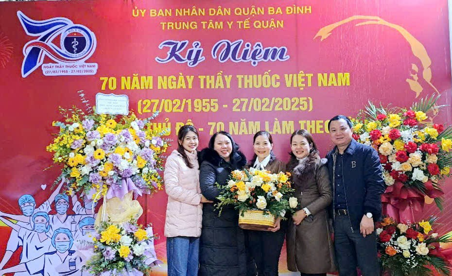 Trường Tiểu học Phan Chu Trinh gửi lời tri ân tới Cán bộ y tế, Y Bác sĩ nhân ngày Thầy thuốc Việt Nam 27/2