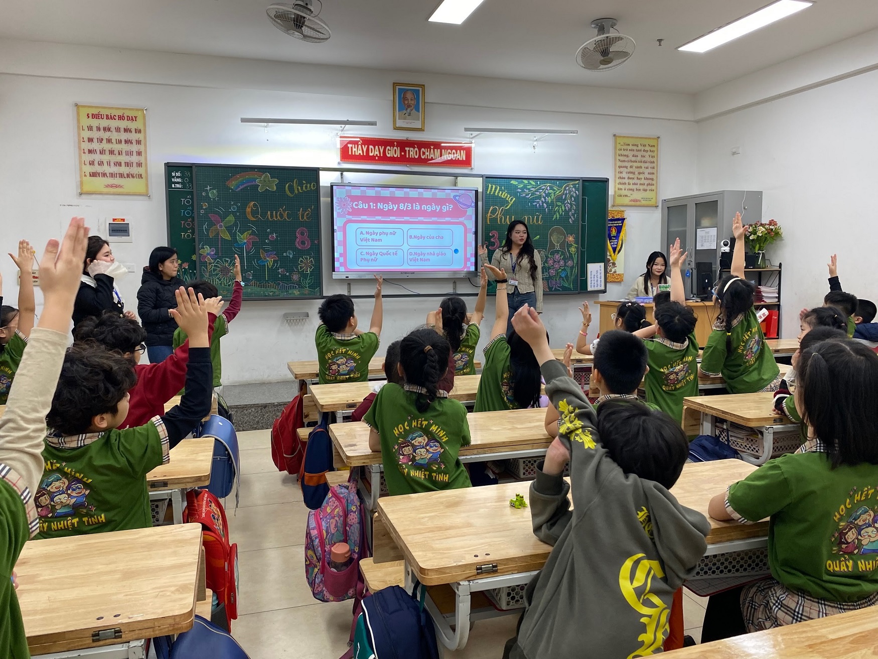 Lớp 3C trường Tiểu học Phan Chu Trinh với các hoạt động chào mừng Ngày Quốc tế Phụ nữ 8 - 3