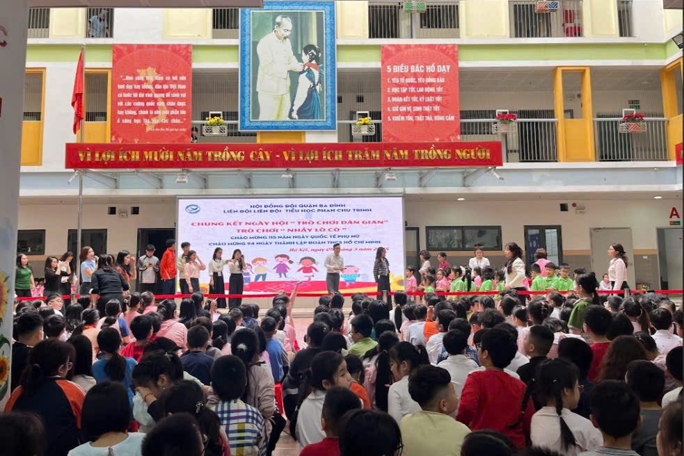 Ngày hội "Trò chơi dân gian" của học sinh trường Tiểu học Phan Chu Trinh