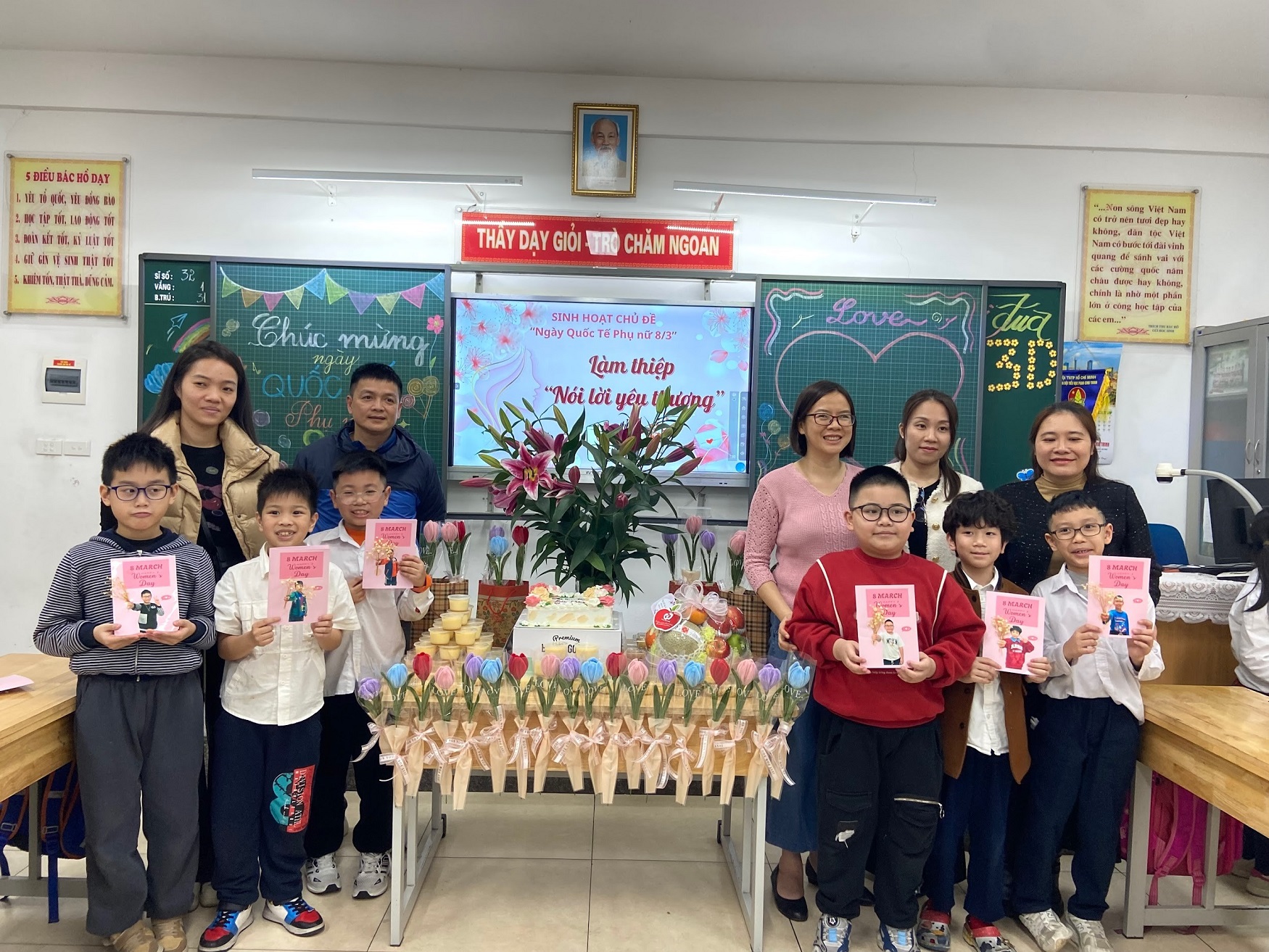 Lớp 3D Trường Tiểu Học Phan Chu Trinh tưng bừng tổ chức sinh hoạt chủ đề mừng ngày 8/3