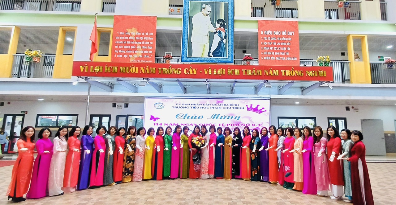 Cán bộ - Giáo viên - Nhân viên - Học sinh Trường TH Phan Chu Trinh  hưởng ứng “Tuần lễ Áo dài” năm 2025