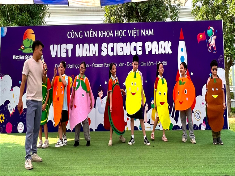 Tham quan và học tập ngoại khóa tại Công viên Khoa học Việt Nam Vin-Uni NH 2024-2025