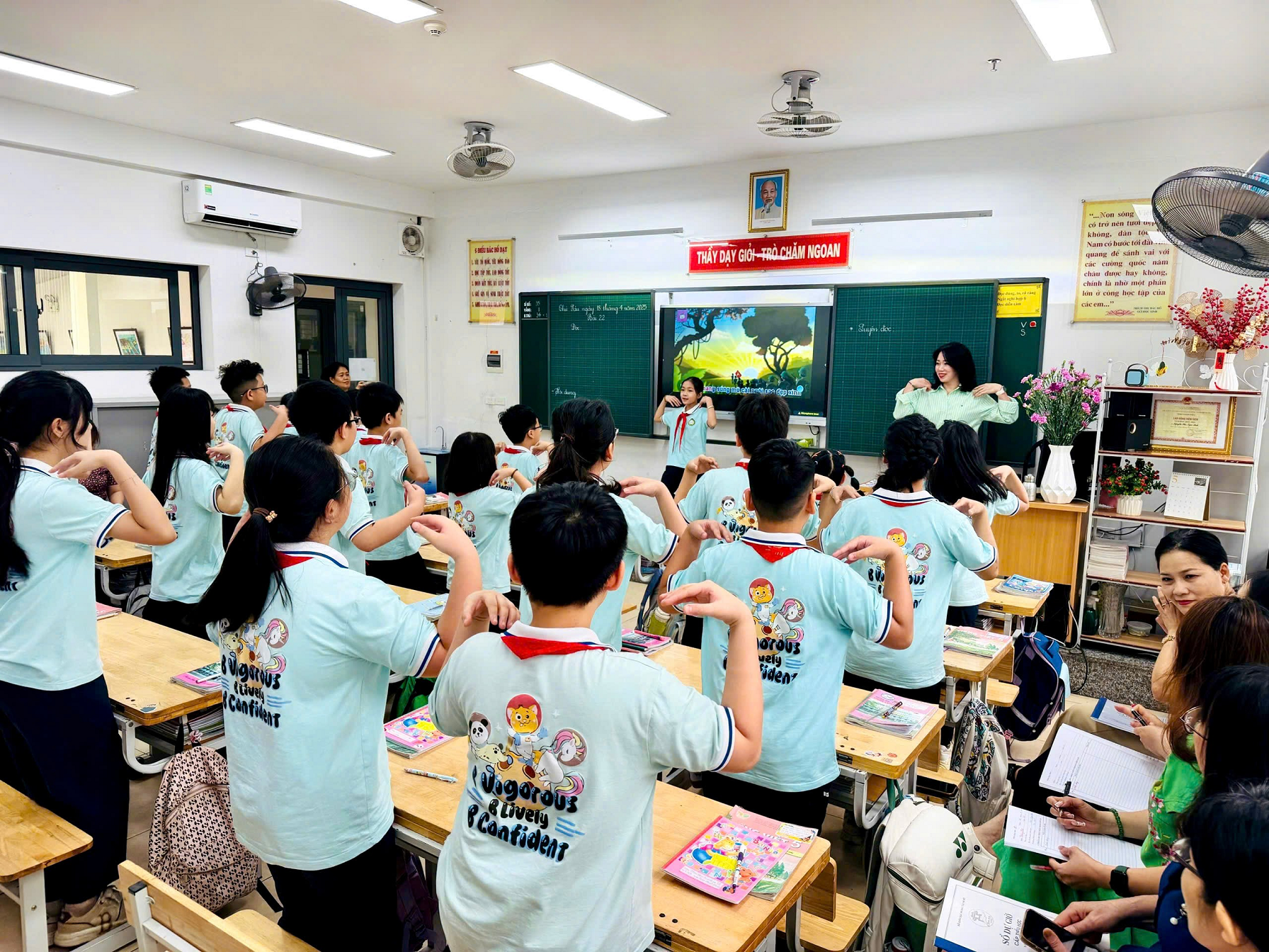 Chuyên đề Tiếng Việt khối 5 – niềm say mê chuyên môn vẫn luôn nồng cháy ở Trường Tiểu học Phan Chu Trinh