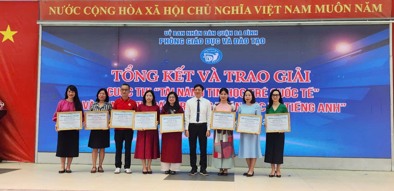 Trường TH Phan Chu Trinh được vinh danh tại Lễ Tổng kết và Trao giải Cuộc thi “Tài năng Tin học Trẻ quốc tế” và Sân chơi “Đấu trường Toán học và Tiếng Anh”
