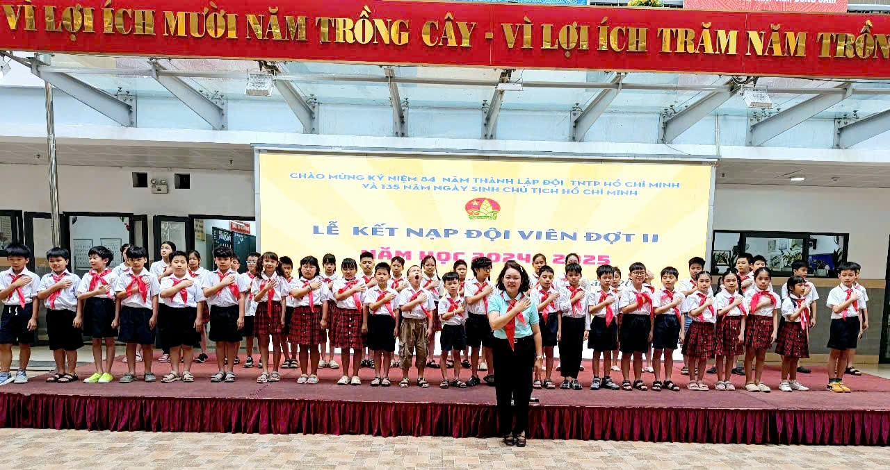 Hôm nay em vào Đội - Mai này em lớn khôn