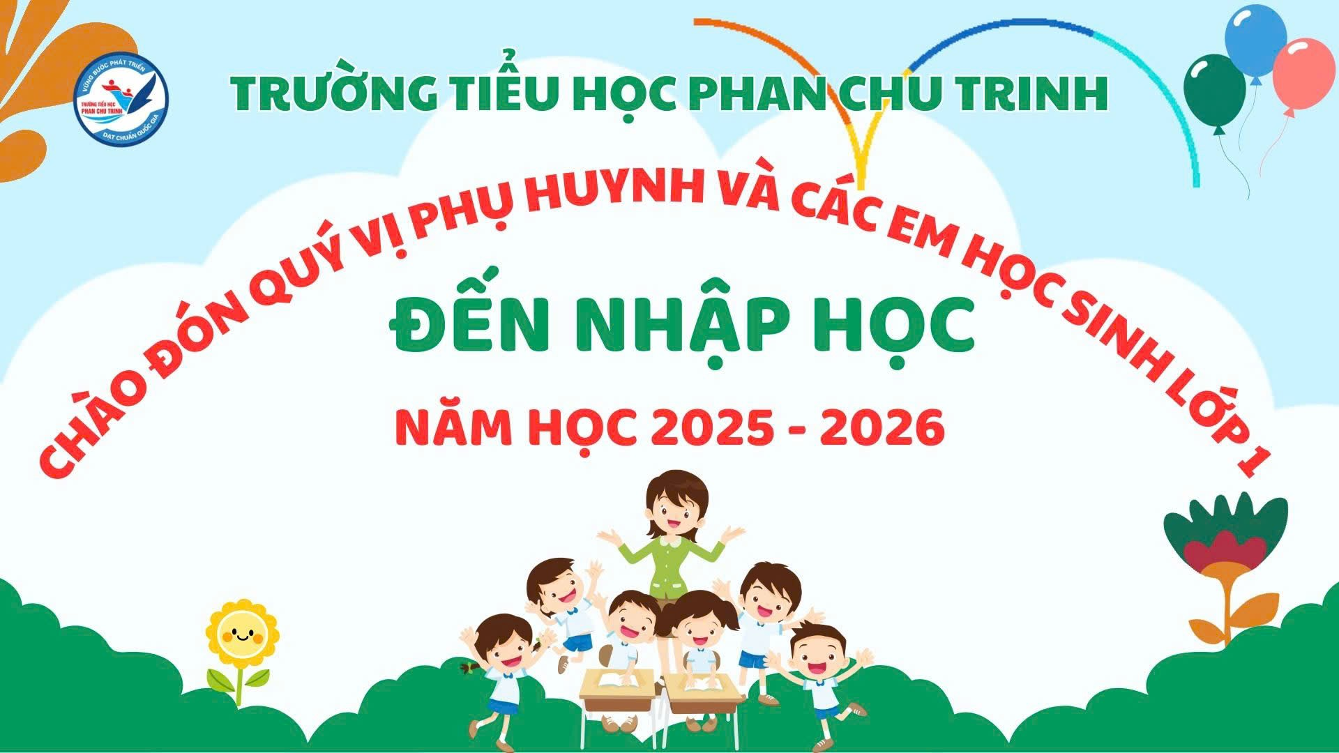 Không khí rộn ràng trong buổi tuyển sinh trực tiếp tại trường Tiểu học Phan Chu Trinh