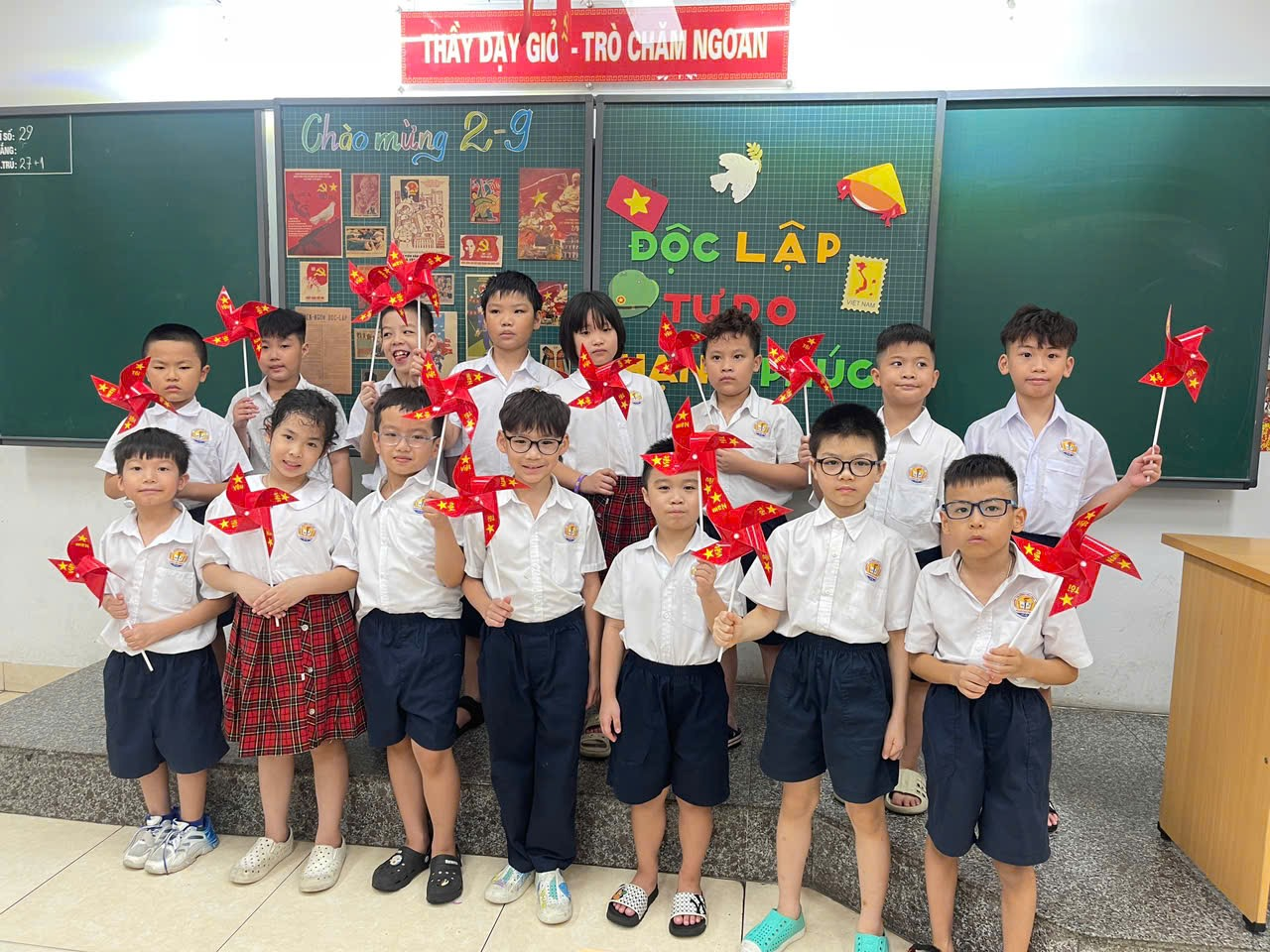 Chong chóng yêu nước – Vòng quay tự hào