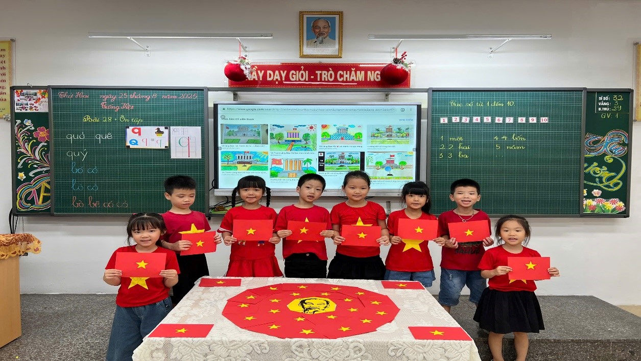 “Tự tay làm lá cờ đỏ sao vàng – Gieo mầm yêu nước trong trái tim tuổi thơ”