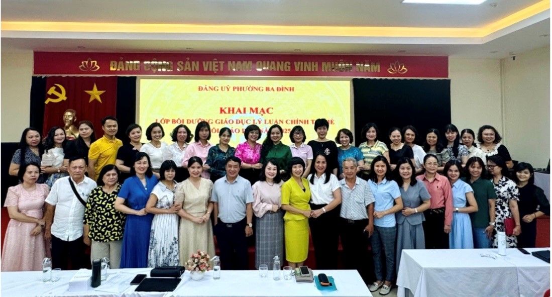 Trường Tiểu học Phan Chu Trinh tham gia lớp Bồi dưỡng lý luận chính trị hè 2025