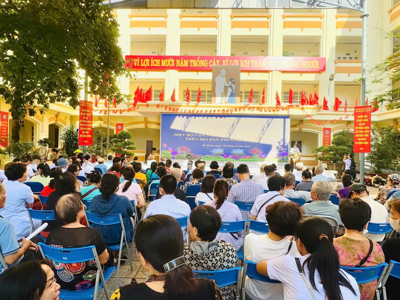 Phường Ba Đình phát động Chiến dịch cao điểm Vệ sinh môi trường, diệt bọ gậy và phun hóa chất diệt muỗi trưởng thành diện rộng trên toàn địa bàn - Phòng chống sốt xuất huyết