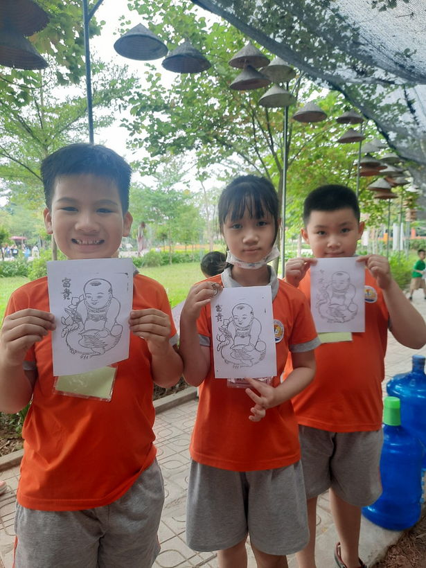 A picture containing child, person, little, outdoor

Description automatically generated