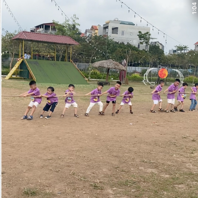 A group of children playing in a field

Description automatically generated with low confidence
