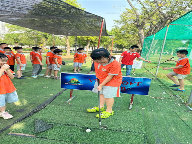Ảnh có chứa trận đấu thể thao, người, ngoài trời, cỏ

Mô tả được tạo tự động