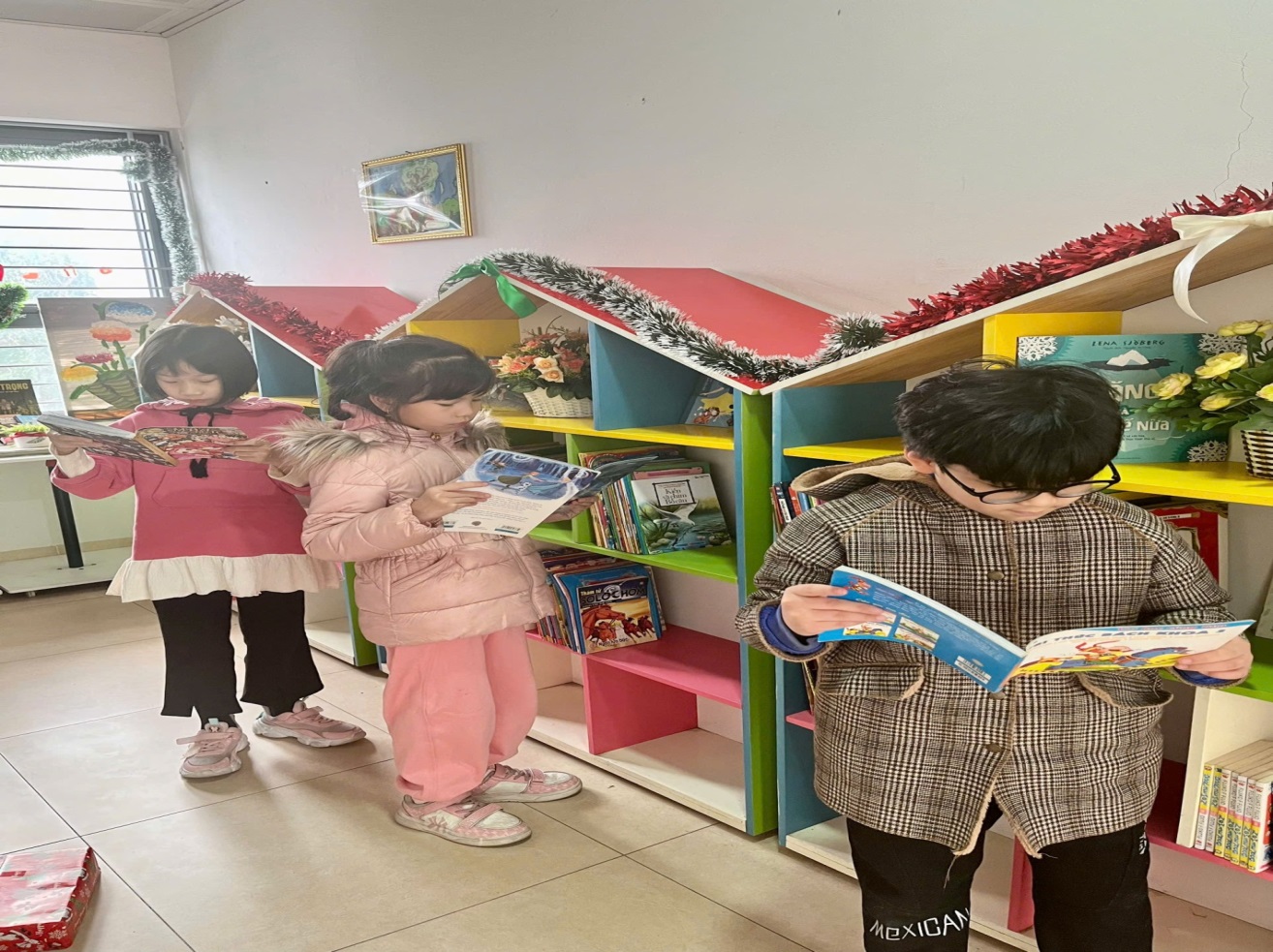 D:\THƯ VIỆN 24-25\GIỚI THIỆU SÁCH\hình ảnh gts\TRƯNG BÀY SÁCH\tháng 12\z6126446475565_1c3934082f5f8610c02dc9e557b699c1.jpg